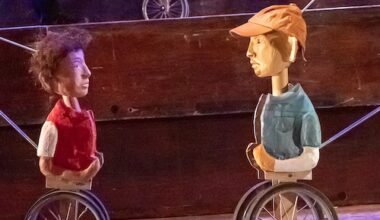 Footnotes Review. A puppet guide to walking – New York Theater