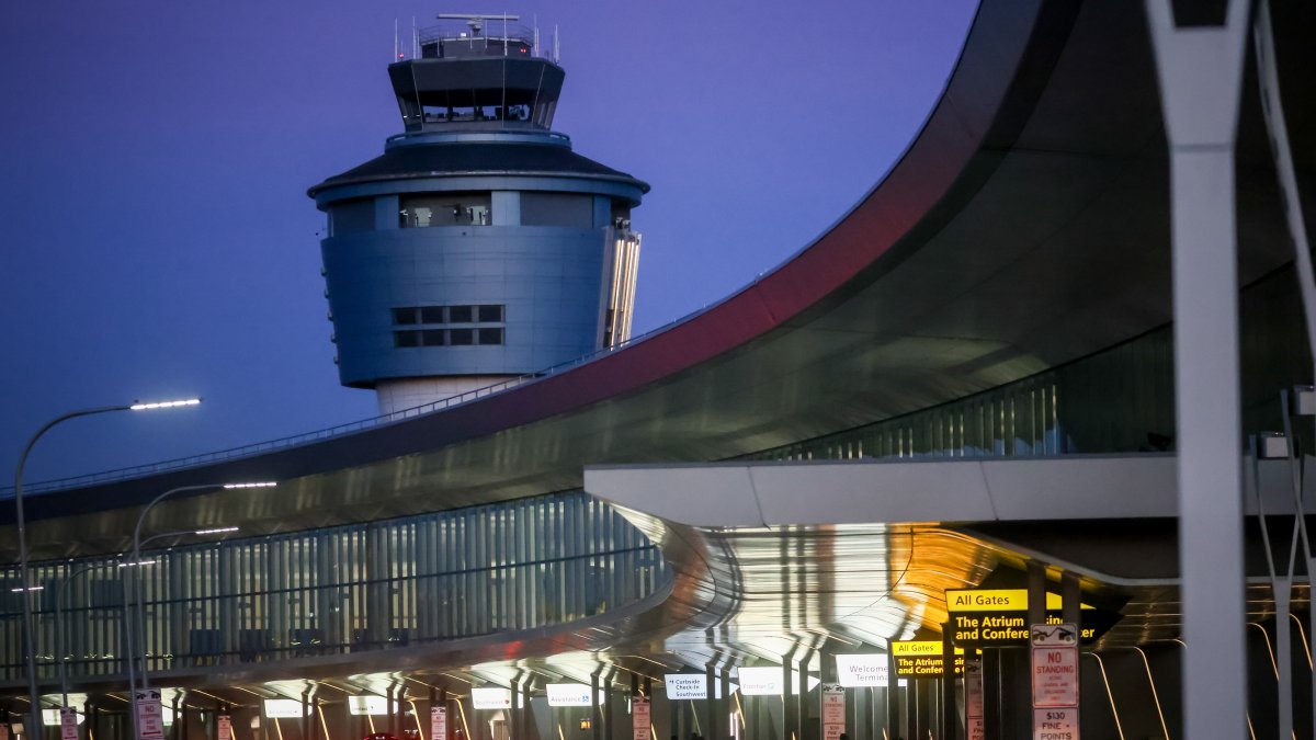 4 injured after Air Canada plane collides with vehicle at New York’s LaGuardia Airport – NBC 6 South Florida