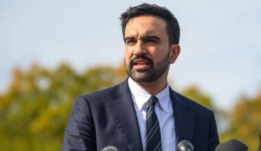 Two in custody after ‘suspicious devices’ found outside Gracie Mansion – NBC New York