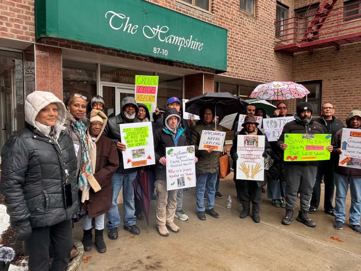 Queens ground lease co-op residents urge state to pass standard housing protections – QNS