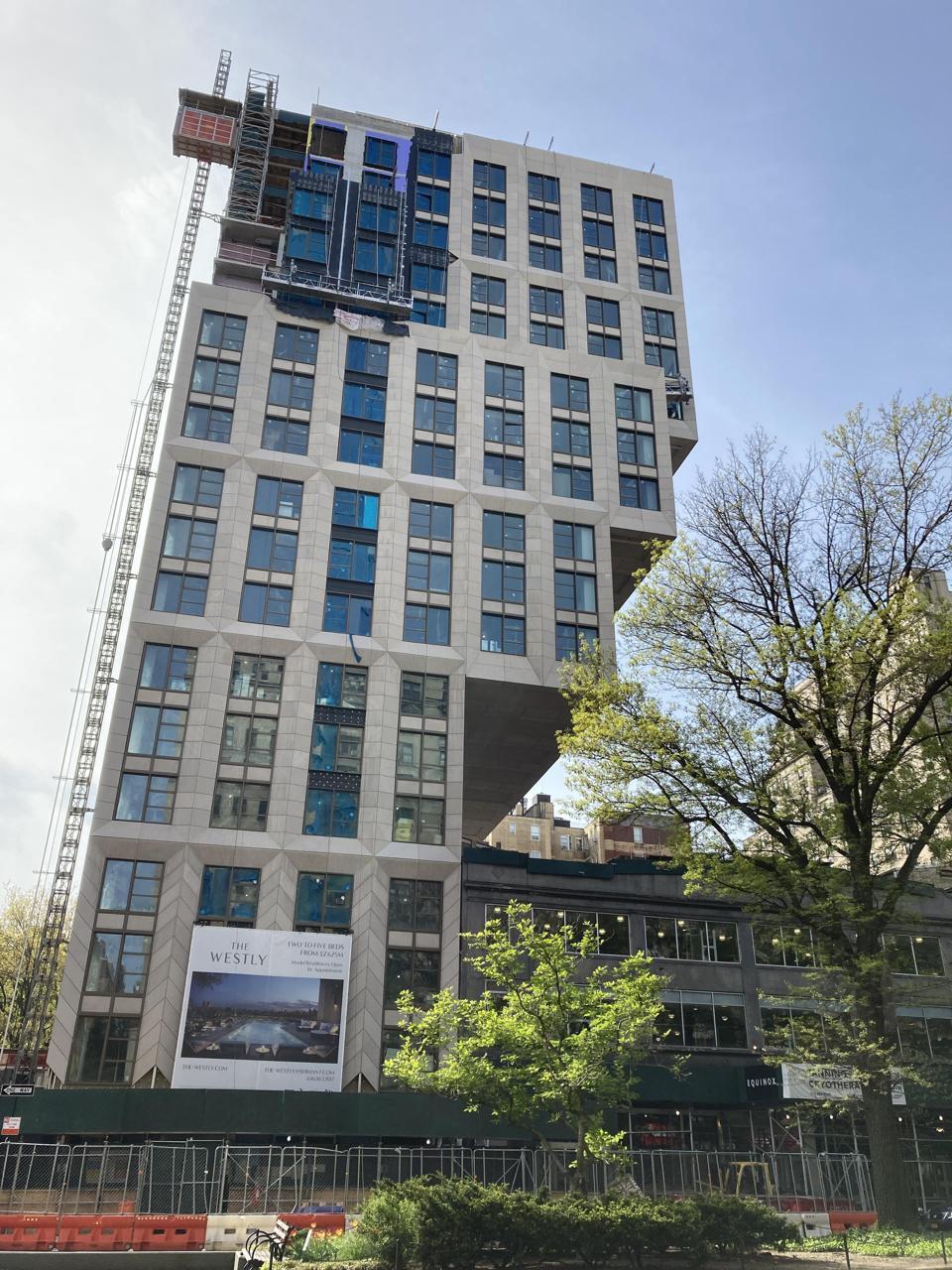 הבניין ב-W 63