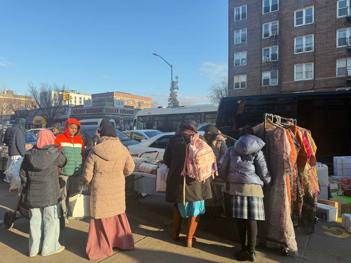 Bangladeshi communities in Castle Hill keep Chaand Raat tradition alive in the Bronx – Bronx Times
