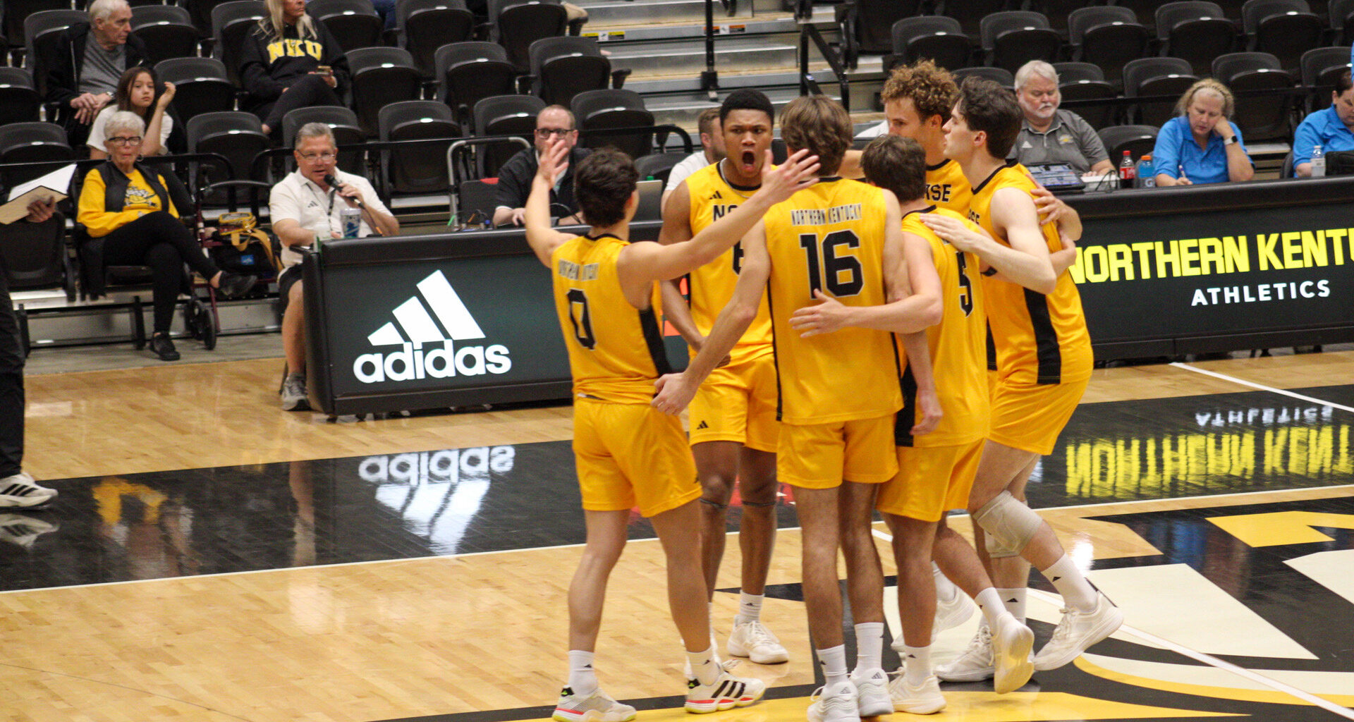 NKU men’s volleyball gets there first-ever conference win over Queens – The Northerner