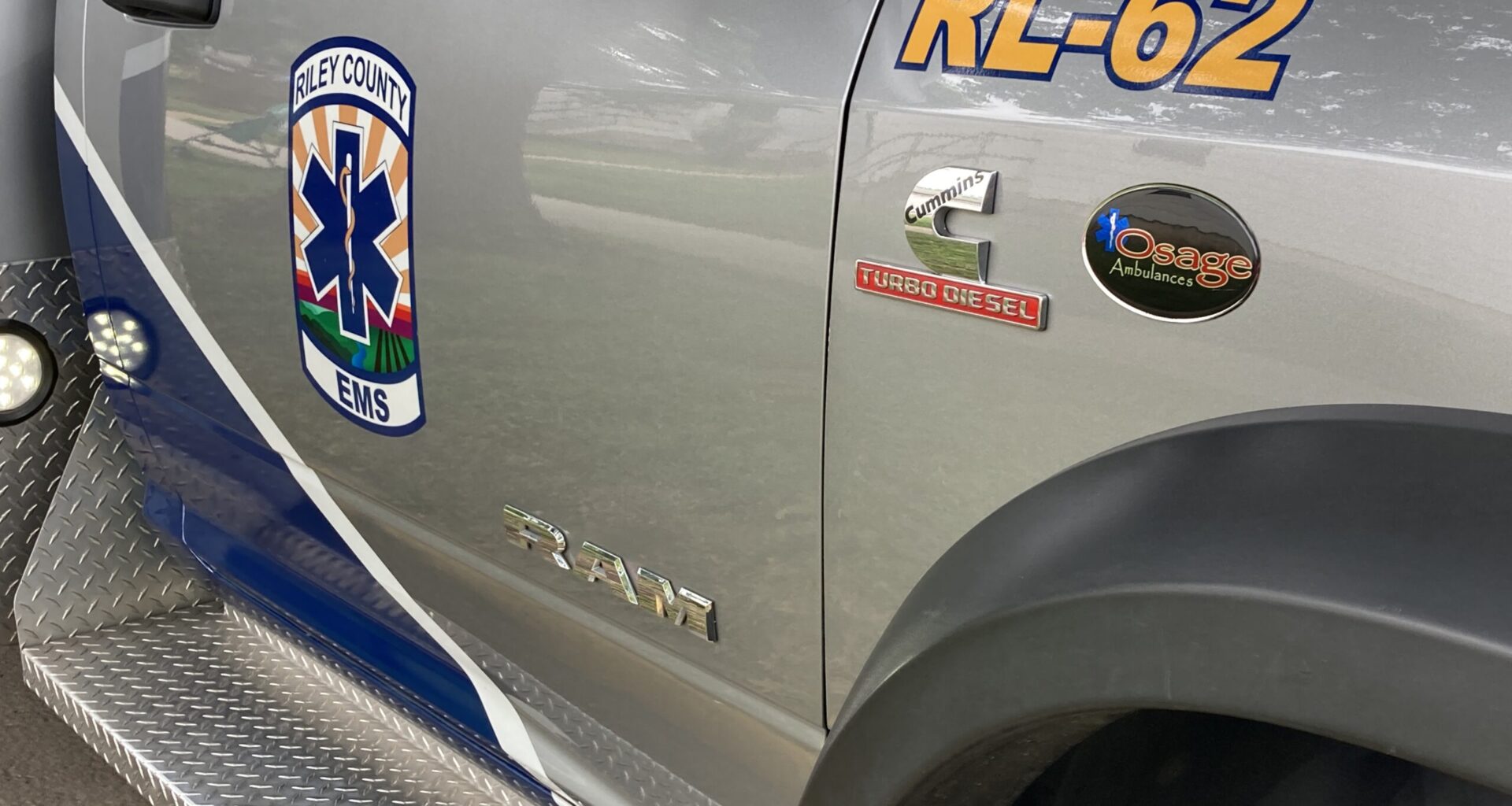 Two injured in Sunday night crash in Manhattan