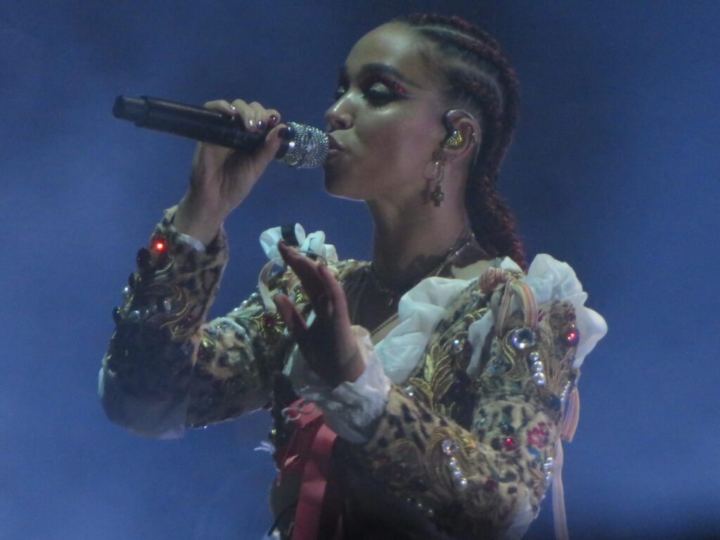 Welcome Spring with the Coolest Live Music in NYC – The Aquarian