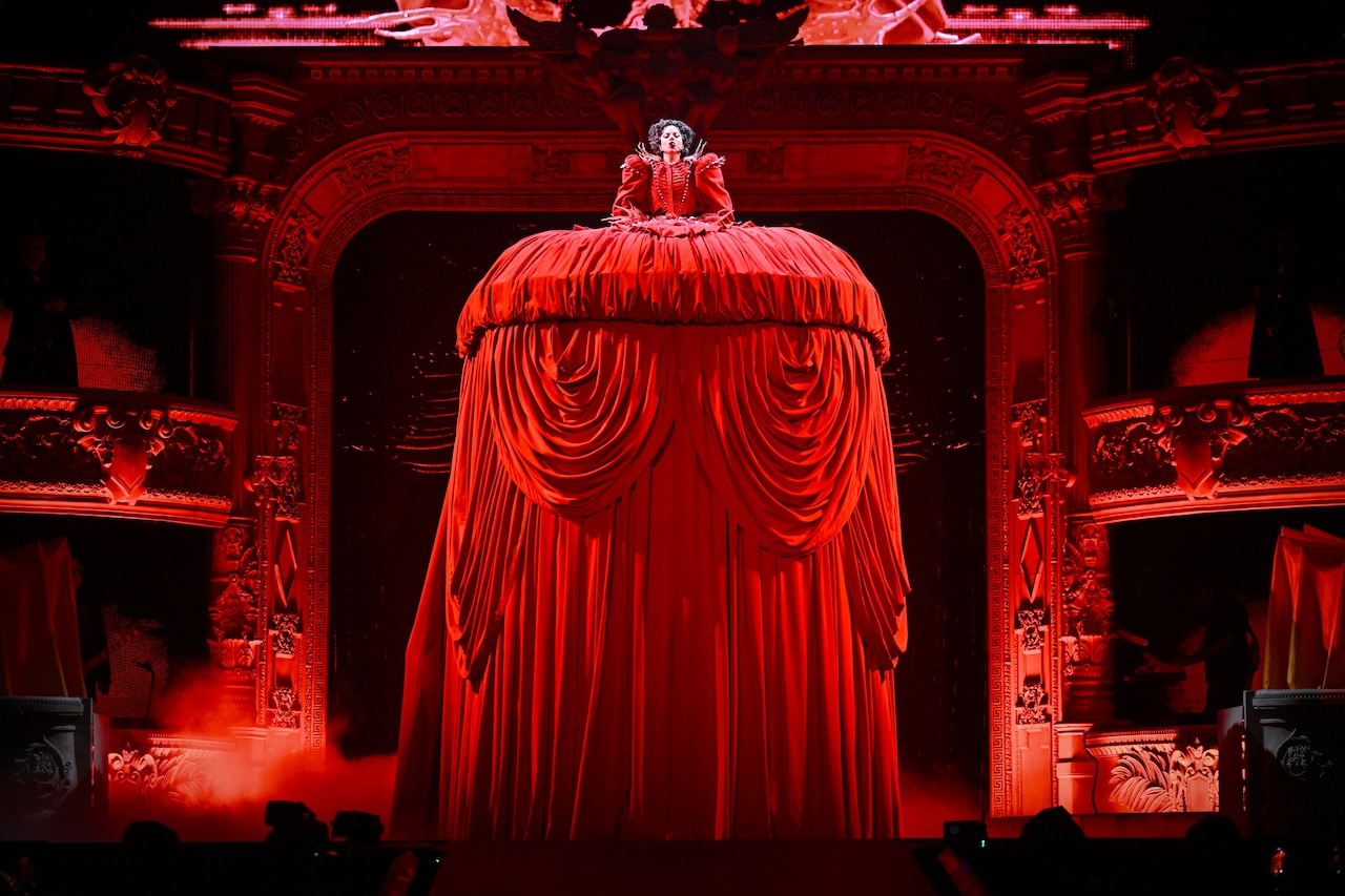 Lady Gaga - The MAYHEM Ball Tour - London