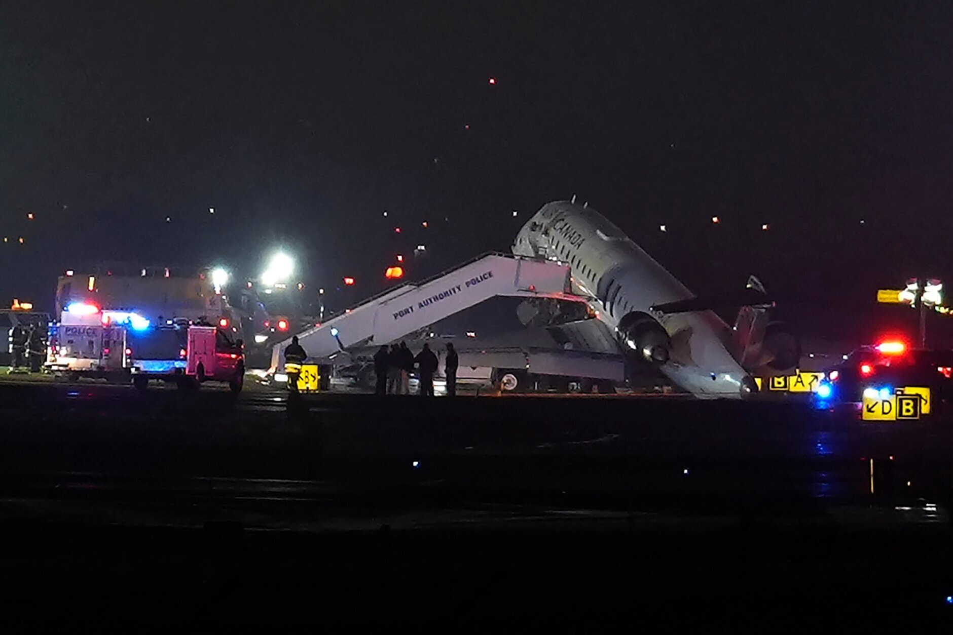 APTOPIX LaGuardia Crash