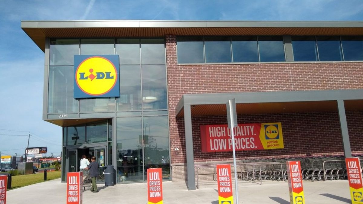 Lidl US, one of the leading grocers, will be offering fresh bakery items, global imports, and weekly deals for local shoppers in Brooklyn.