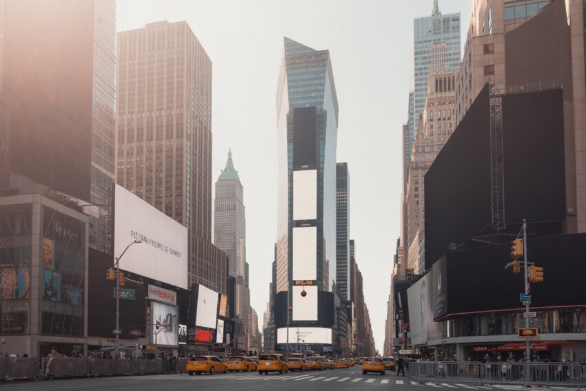 Kimpton era midtown new york opens thirty-three storey luxury hotel in manhattan with rooftop skyline bar, chef rocco dispirito dining and modern guest rooms