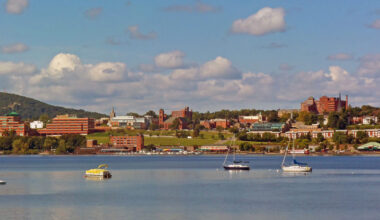 Small plane crashes into Hudson River in New York