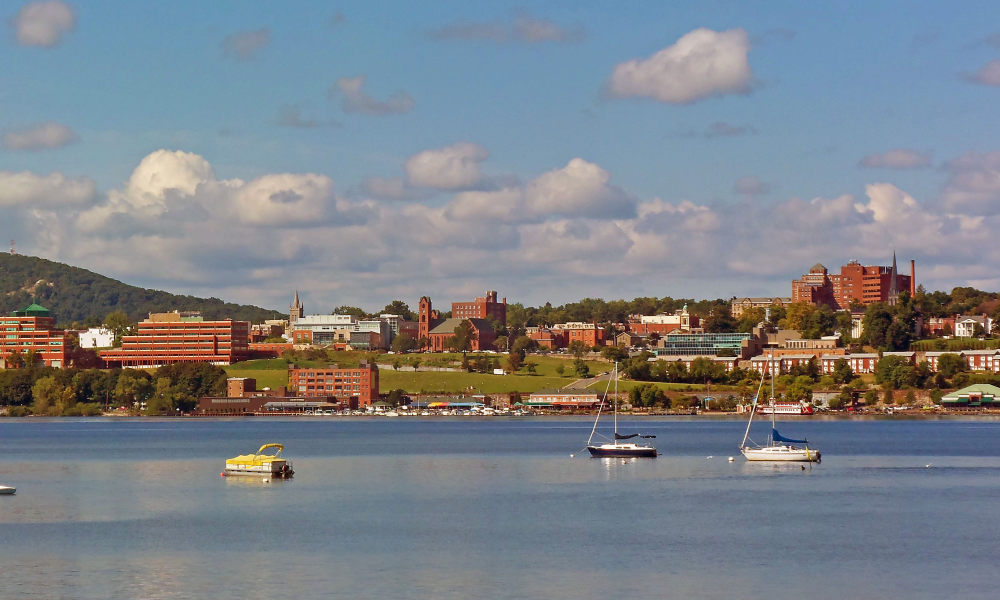 Small plane crashes into Hudson River in New York