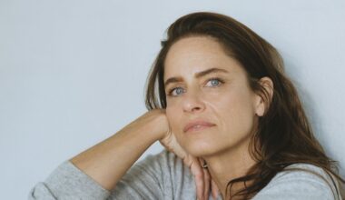 Amanda Peet on Getting Breast Cancer While Losing Her Parents