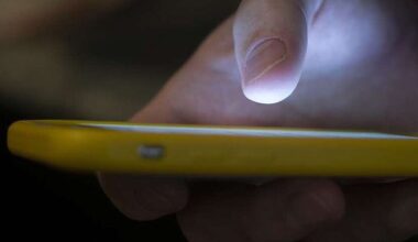 right hand holding a smartphone