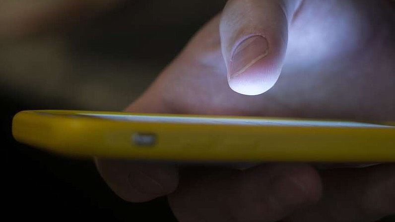 right hand holding a smartphone