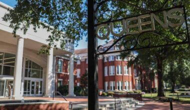 Queens dining hall complaints after pest videos