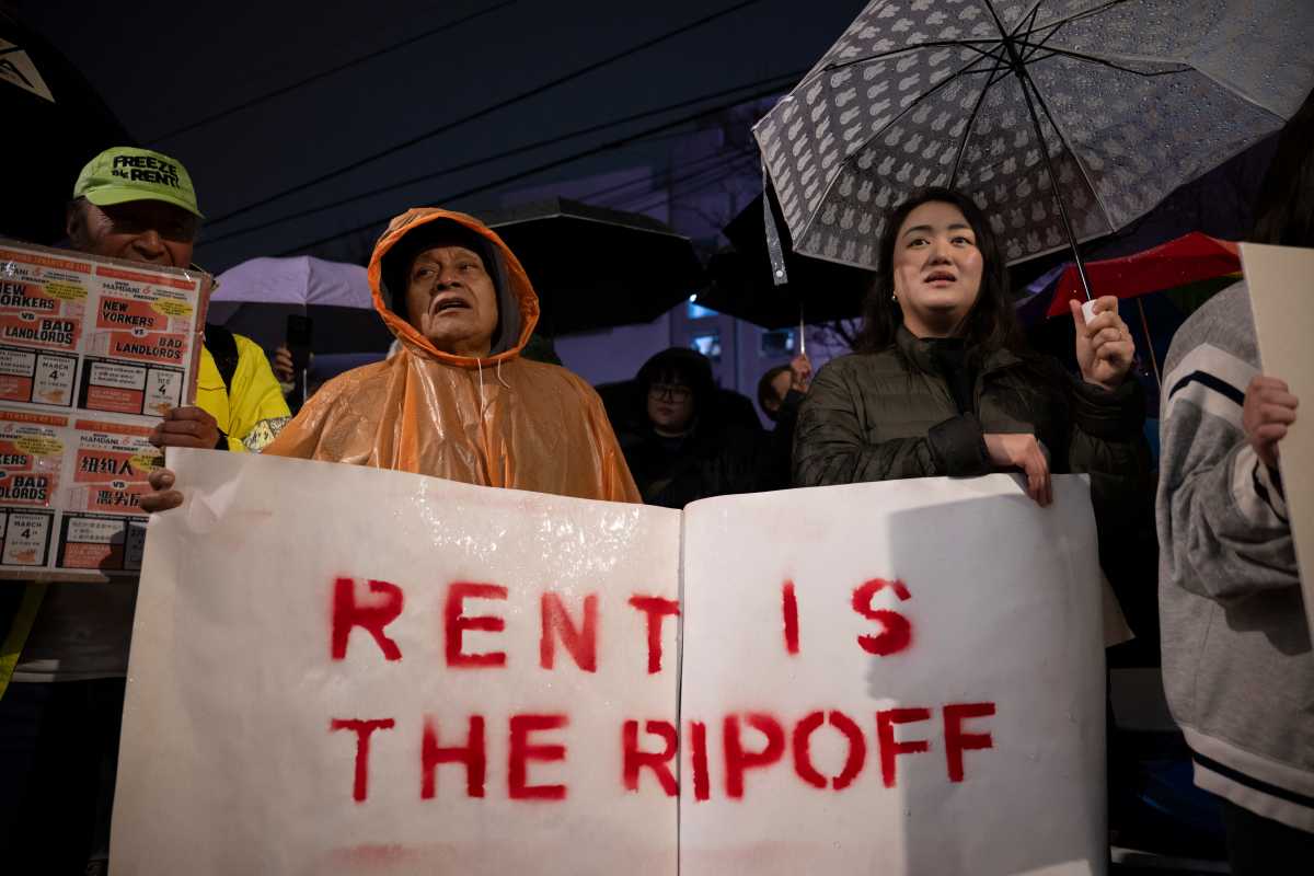 Queens tenants demand rent rollbacks at hearing hosted by Mayor Mamdani – QNS