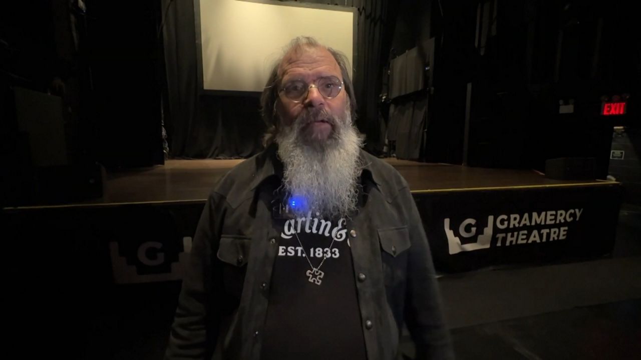 Steve Earle makes NYC a 'Guitar Town'