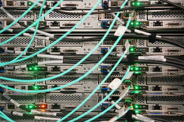 Simon Fraser University joins forces with Queen’s University to build a secure, made-in-Canada supercomputing capability - SFU News