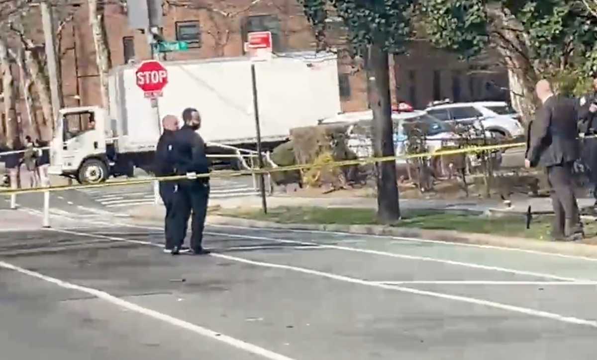 Suspect sought for Brooklyn shooting that left man dead