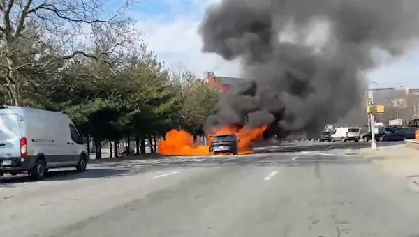News 12 | Brooklyn | Car engulfed in flames in East New York
