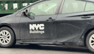 News 12 | Brooklyn | 1 firefighter injured in Bed-Stuy supermarket fire