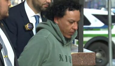 Suspect arrested after pushing 2 men onto tracks at Manhattan station – NBC New York