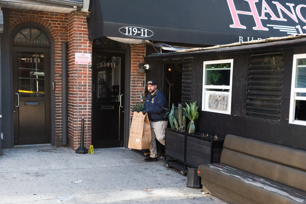 Man, 29, shot to death in Queens burger bar restaurant