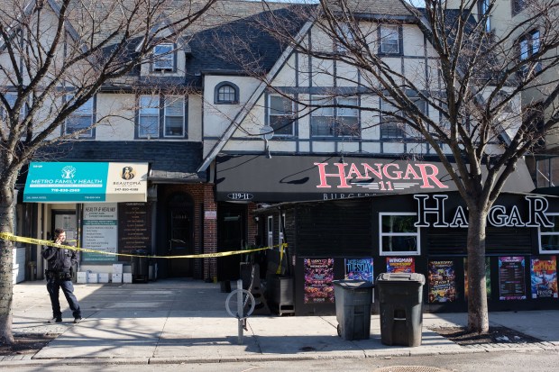 Police investigate a fatal shooting at 119-11 Metropolitan Ave. in Kew Gardens, Queens, on Tuesday, March 24, 2026. (Gardiner Anderson / New York Daily News)