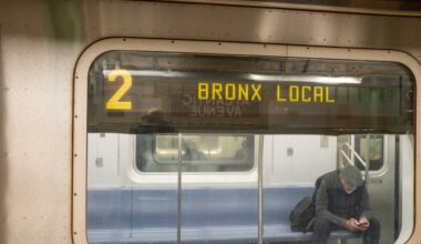 Teen mugging victim grabs knife from attacker, stabs him five times on Bronx subway