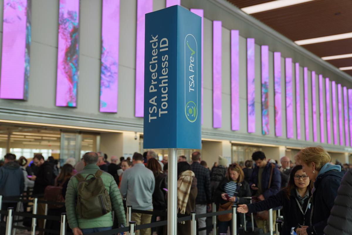 Selfish Dems need to fix the unsafe, long airport lines and fund the TSA