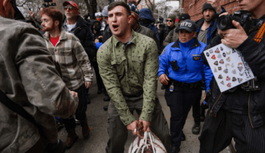 4 arrested after 'suspicious device' thrown during protest outside NYC mayor's home | MyCentralOregon.com