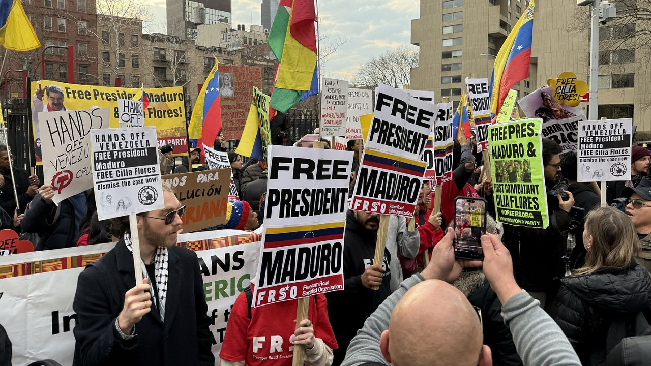 Clashing with Chavismo’s Prêt-à-Porter Protesters Outside Maduro’s NYC Hearing