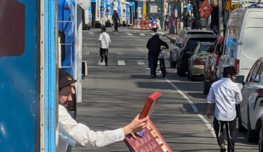 Mitzvah Tank Parade Crosses the Brooklyn Bridge into Manhattan