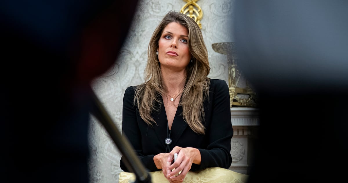 Trump's Beauty Queen Lindsey Halligan Under Investigation by Florida Bar