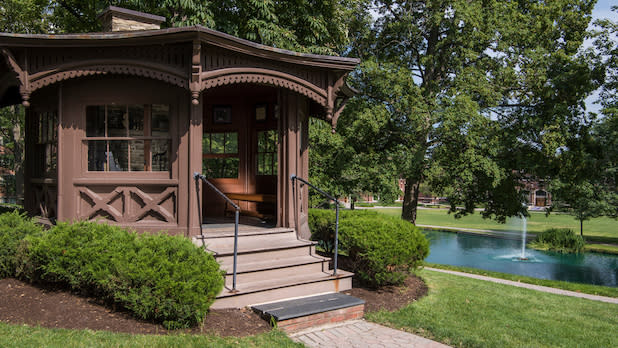 Exterior of the octagonal Mark Twain Study on the Elmira College campus
