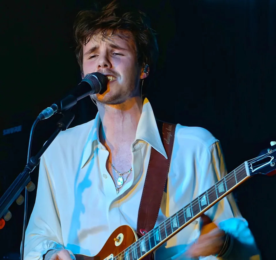 Cruz Beckham was overcome with emotion during his performance of “Loneliest Boy” at the Courtyard Theatre in London on Tuesday. Instagram/@jgotbeef