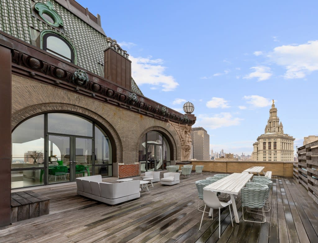 The expansive rooftop terrace. Shannon Dupre of DD-Reps