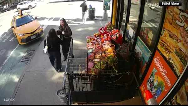 News 12 | Brooklyn | Two women on sidewalk struck by taxi cab on Lower East Side over the weekend