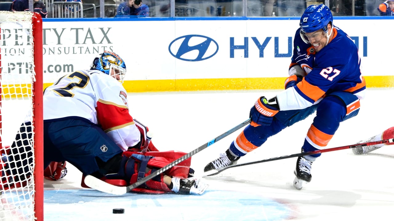Lee scores with 32 seconds left, Islanders edge Panthers for 5th win in row