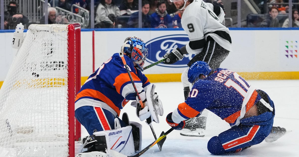 Kempe scores to lead Kings over Islanders 3-2