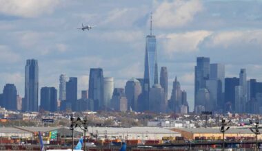 Burning smell forces Newark airport control tower evacuation, briefly halting flights
