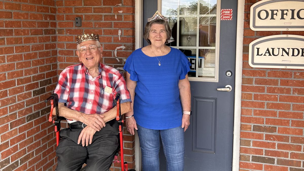 Meadowcrest Apartments crowns king, queen