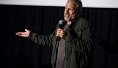 Daily Shows' Jon Stewart Drops Into Brooklyn Square Pizza