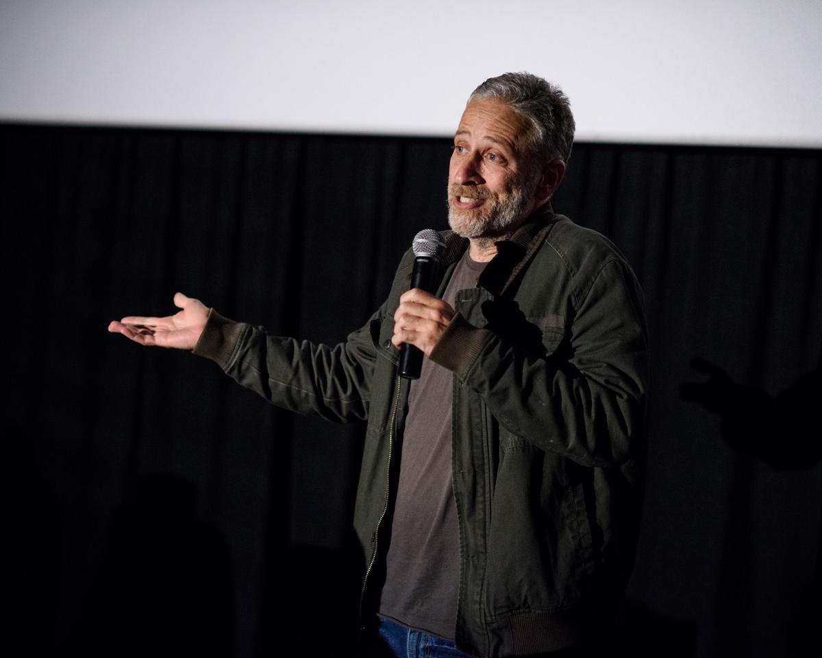 Daily Shows' Jon Stewart Drops Into Brooklyn Square Pizza