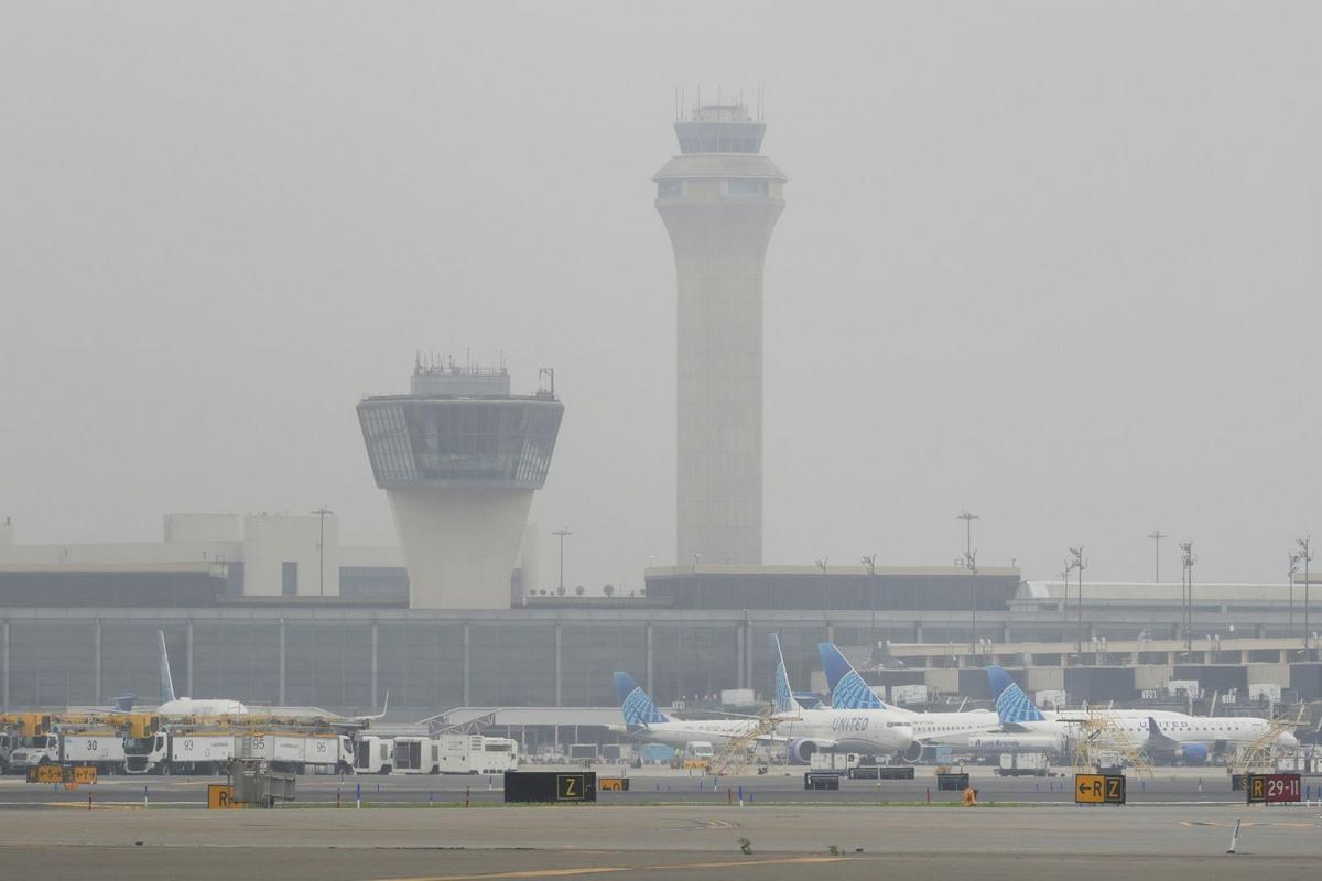 Near-miss at Newark Airport captured on video