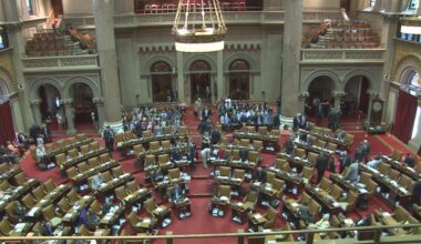 NYC state senator proposes state lawmaker pay hike to $180,000