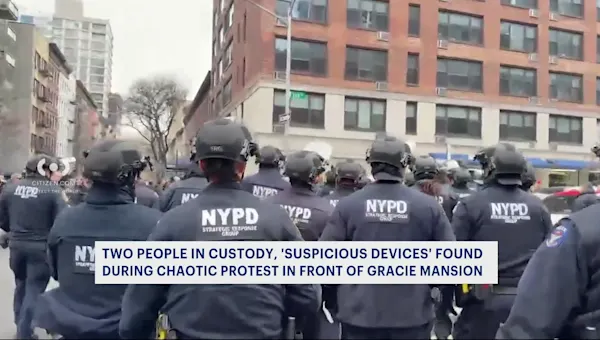 News 12 | Brooklyn | 6 arrested, ‘suspicious devices’ found outside Gracie Mansion during protest led by pardoned Jan. 6 rioter