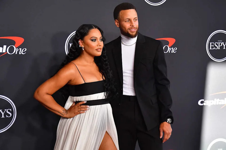 Golden State Warriors guard Stephen Curry and wife Ayesha Curry© Gary A&period; Vasquez-Imagn Images
