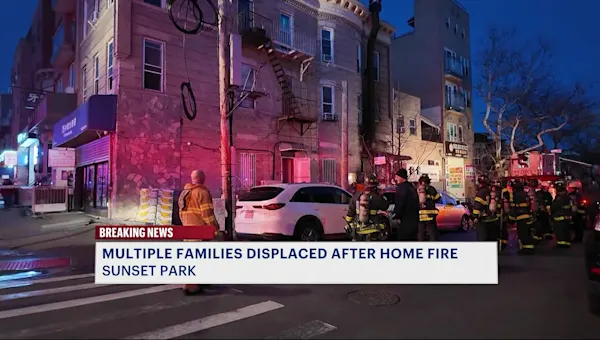 News 12 | Brooklyn | Sunset Park residents displaced be fire believe homeless man who lived outside to blame 
