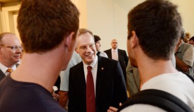kent syverud meets with students